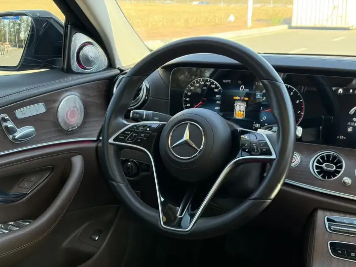 Mercedes-Benz E-Class 2022 Model E 260 L 4MATIC sedan – фото 8