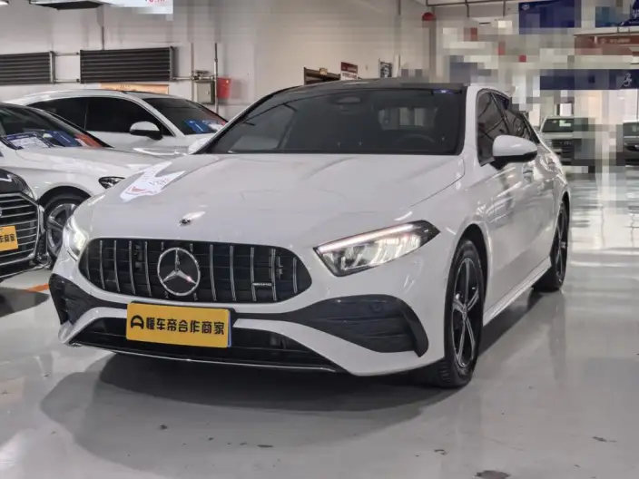 Mercedes-Benz A-class 2023 Model A 200 L Sports sedan Fashion Edition – фото 1