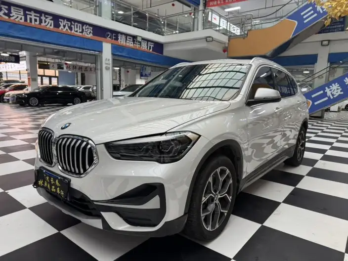 BMW X1 2022 Model sDrive20Li Fashion Model – фото 1