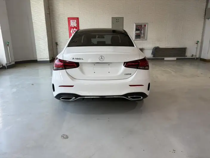 Mercedes-Benz A-class 2022 Model A 180 L Sports sedan – фото 6