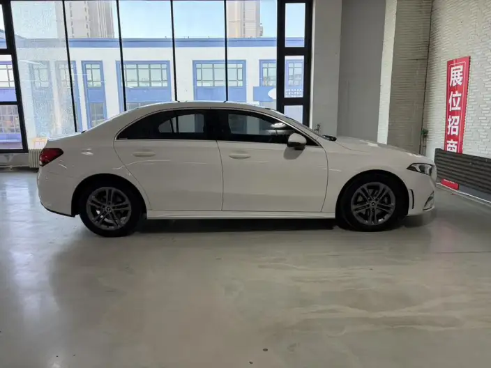 Mercedes-Benz A-class 2022 Model A 180 L Sports sedan – фото 8