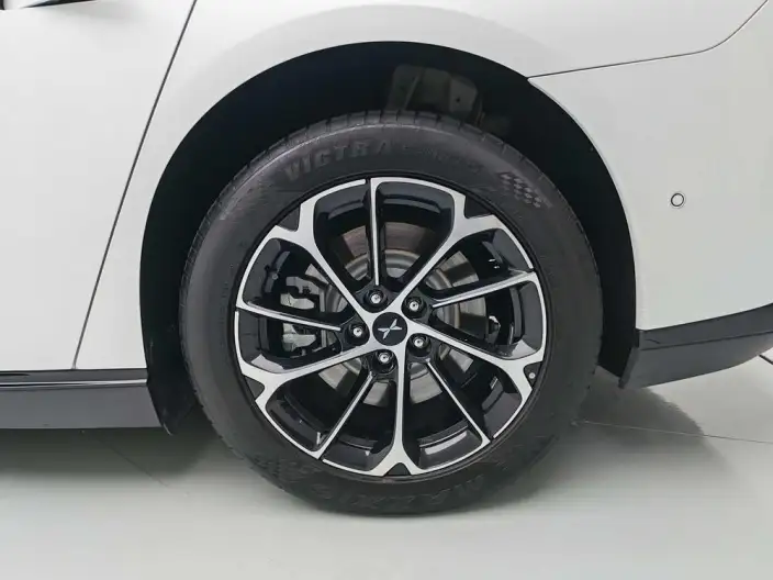 XPeng P7 2023 Model 586E – фото 9