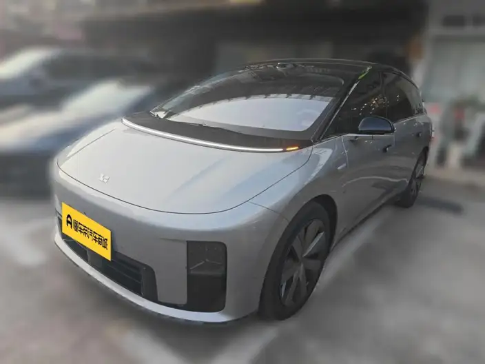Li Auto i8 2025 Model Standard Edition – фото 1
