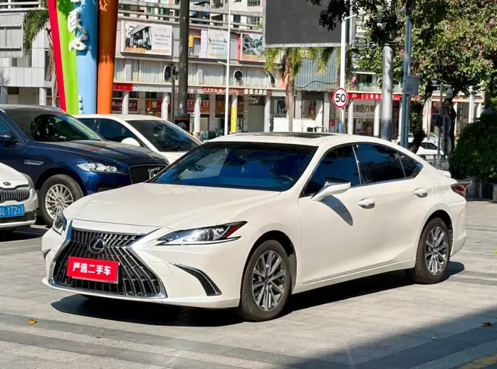 Lexus ES 2022 Model 200 Superior Edition – фото 1