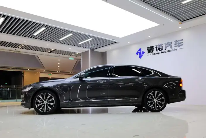Volvo S90 2023 Model B5 Smart Range Deluxe Edition