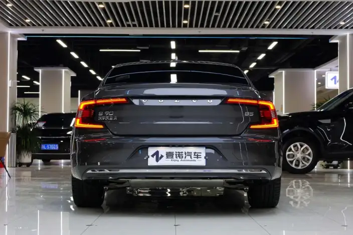 Volvo S90 2023 Model B5 Smart Range Deluxe Edition – фото 6