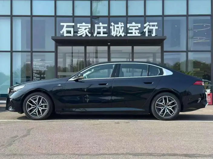 BMW i5 2025 Model eDrive35L M Sports Set – фото 3