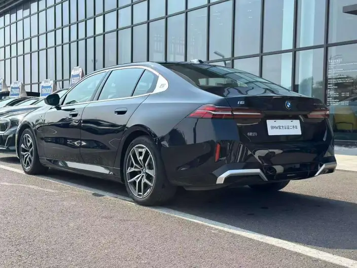 BMW i5 2025 Model eDrive35L M Sports Set – фото 4