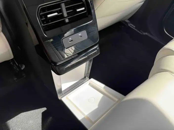 **Jetour Mountain Sea L7** 2024 Model 1.5TD DHT ULTRA – фото 7