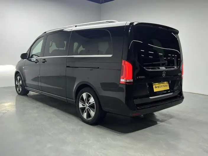 Mercedes-Benz V-Class 2022 Model V 260 L Long wheelbase Premium Edition – фото 5