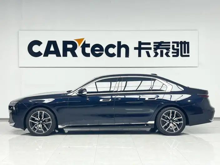 BMW 7 Series 2026 Model 735Li Luxury Set – фото 3