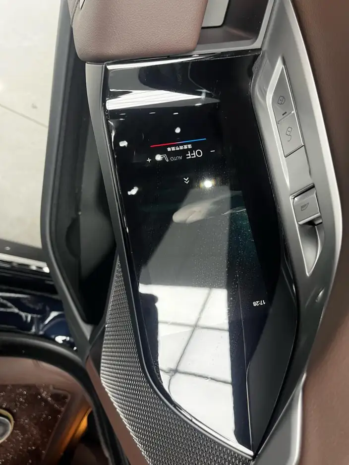 BMW 7 Series 2026 Model 735Li Luxury Set – фото 9