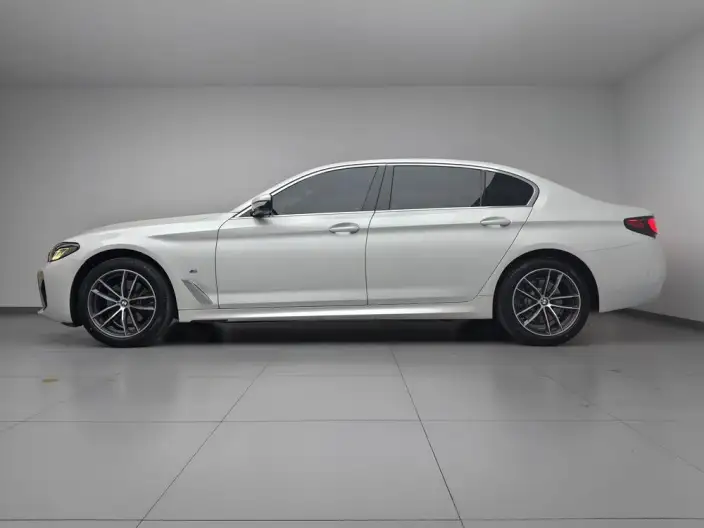 BMW 5 Series 2022 Model Facelift 525Li M Sports Set – фото 4