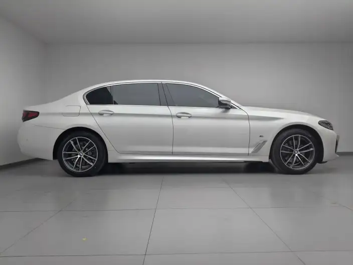 BMW 5 Series 2022 Model Facelift 525Li M Sports Set – фото 8