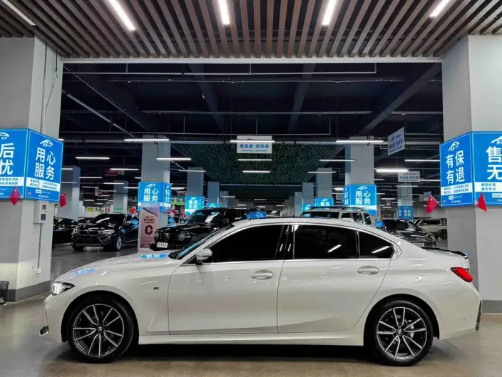 BMW 3 Series 2023 Model 325i M Sports Set – фото 4