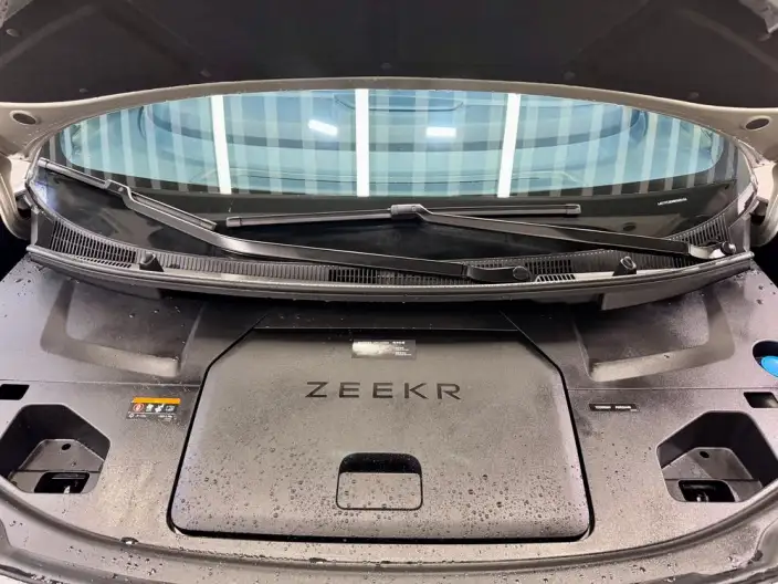 ZEEKR 009 2023 Model Facelift WE Edition – фото 9