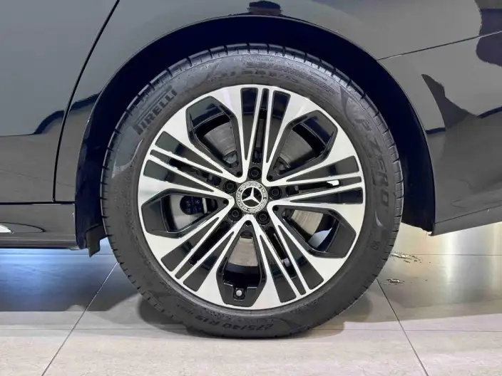 Mercedes-Benz E-Class PHEV 2024 Model E 350 e L sedan – фото 7