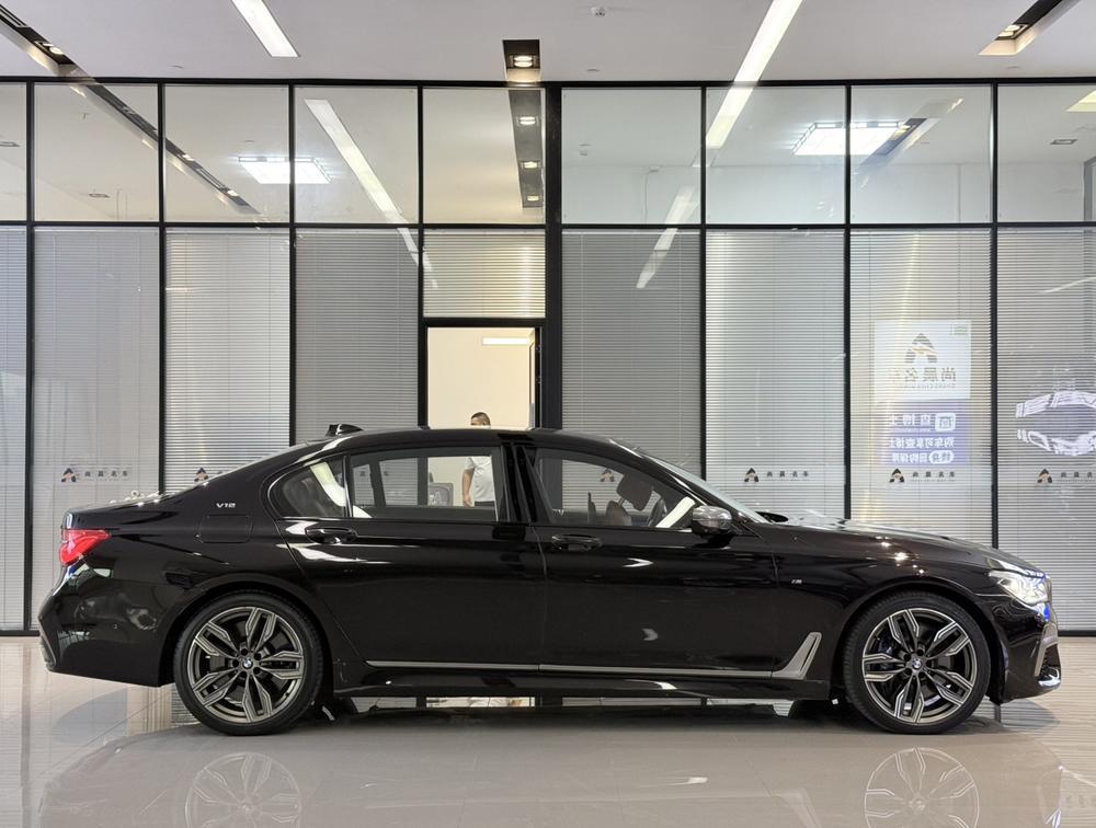 BMW 7 Series Модель 2018 года M760Li xDrive – фото 6