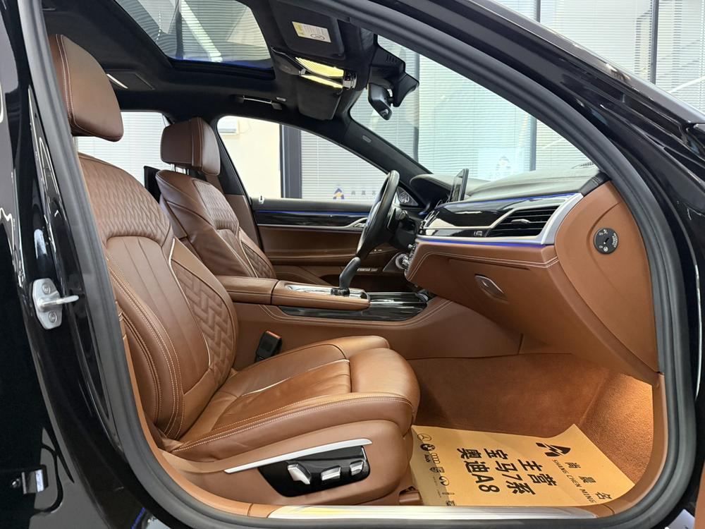 BMW 7 Series Модель 2018 года M760Li xDrive – фото 17