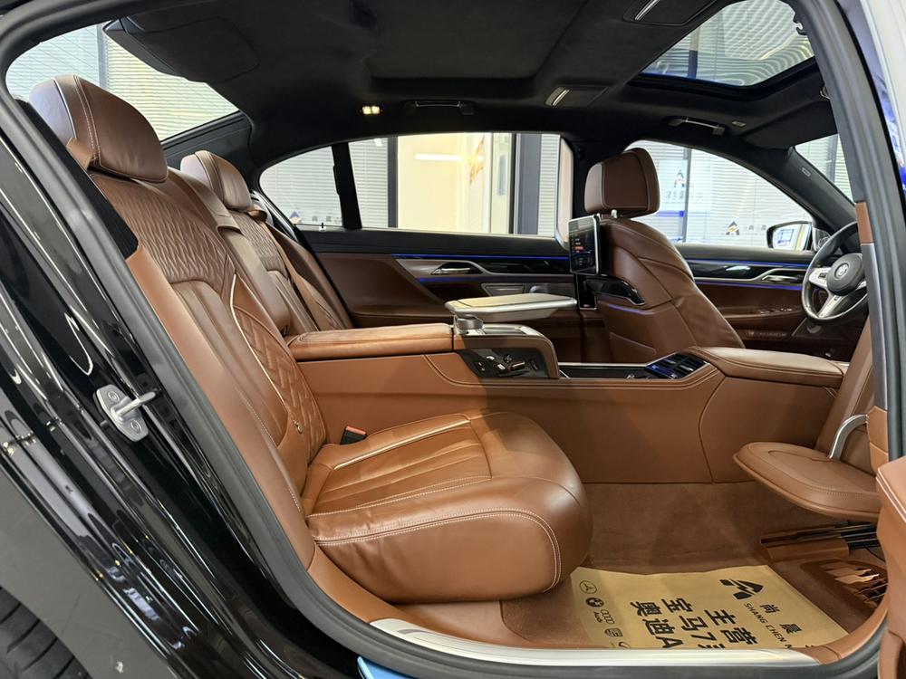 BMW 7 Series Модель 2018 года M760Li xDrive – фото 18