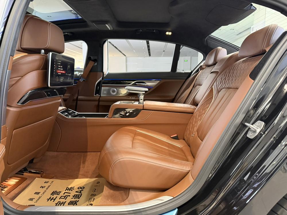 BMW 7 Series Модель 2018 года M760Li xDrive – фото 19