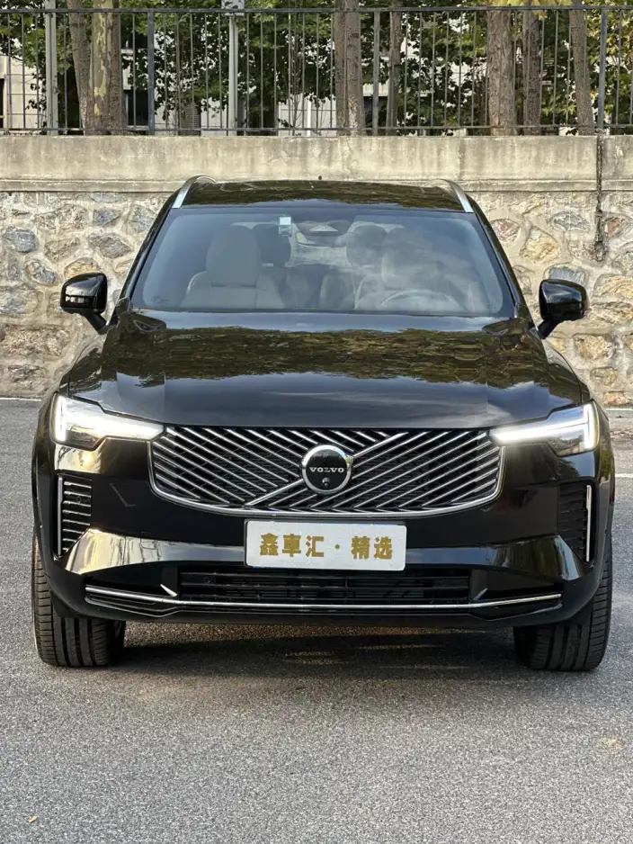 Volvo XC90 2026 Model B6 Smart Range Deluxe Edition 6 seat