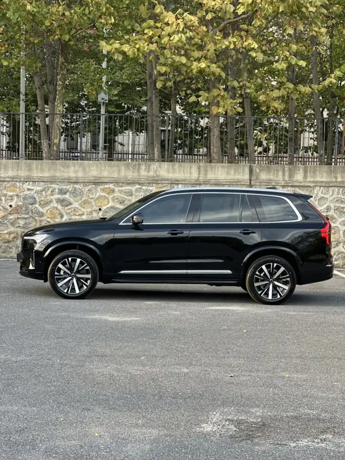 Volvo XC90 2026 Model B6 Smart Range Deluxe Edition 6 seat