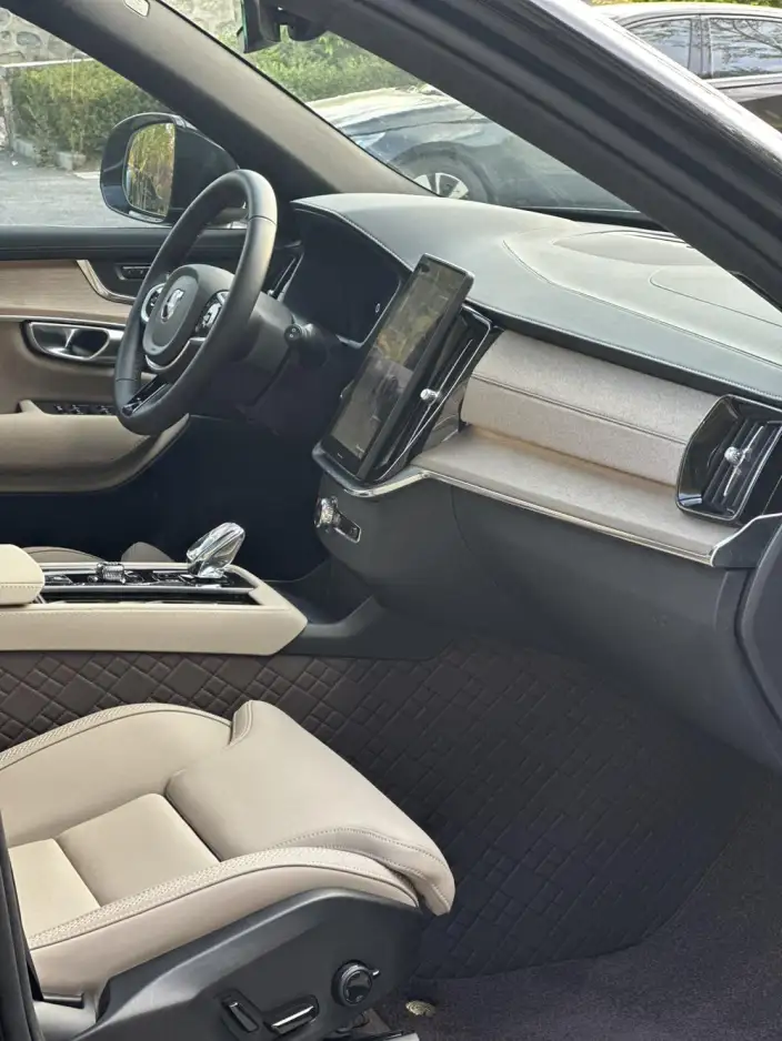 Volvo XC90 2026 Model B6 Smart Range Deluxe Edition 6 seat – фото 6