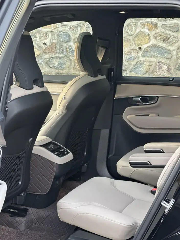 Volvo XC90 2026 Model B6 Smart Range Deluxe Edition 6 seat – фото 7