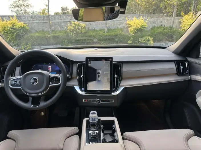 Volvo XC90 2026 Model B6 Smart Range Deluxe Edition 6 seat – фото 9