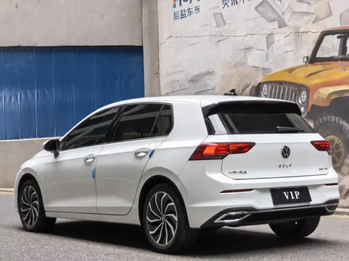 Volkswagen Golf 2023 Model 280TSI DSG Pro – фото 4
