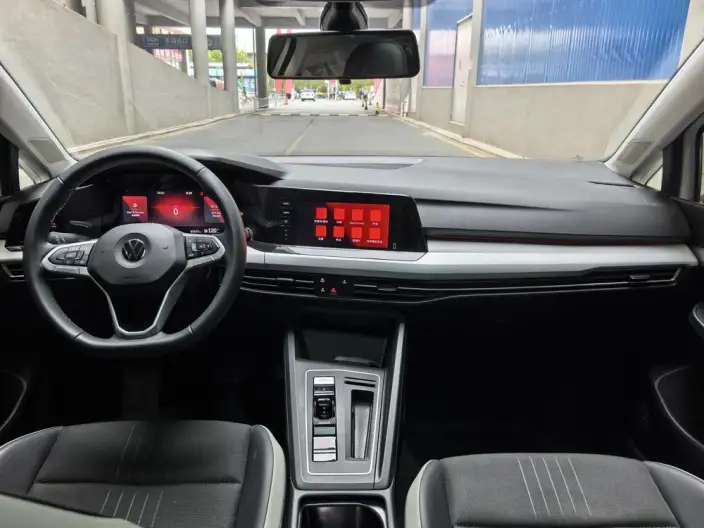 Volkswagen Golf 2023 Model 280TSI DSG Pro – фото 6