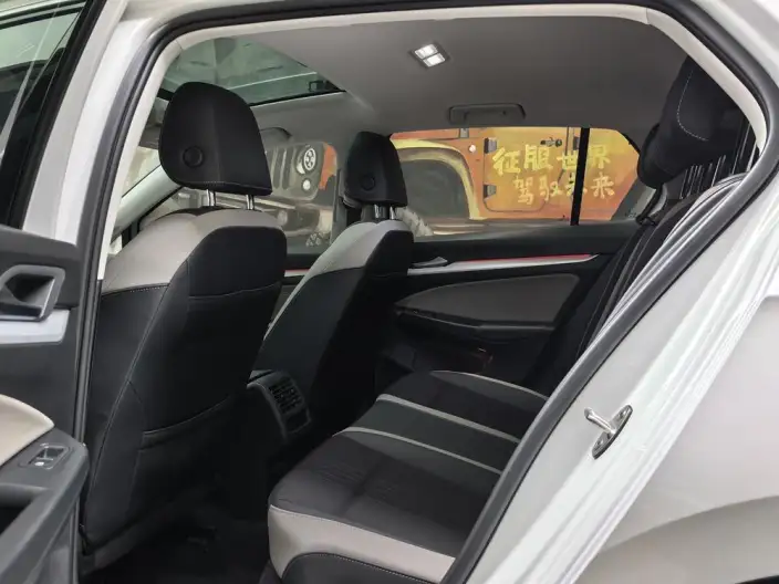 Volkswagen Golf 2023 Model 280TSI DSG Pro – фото 9