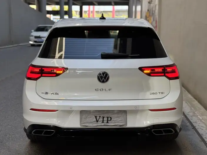 Volkswagen Golf 2023 Model 280TSI DSG R-Line Lite – фото 5