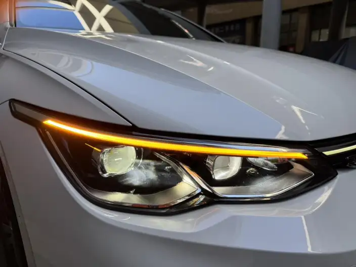 Volkswagen Golf 2023 Model 280TSI DSG R-Line Lite – фото 8