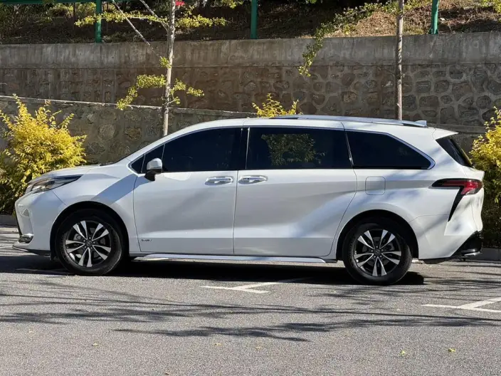Granvia 2024 Model Intelligent Hybrid 2.5L 4WD Noble PLUS Edition – фото 3