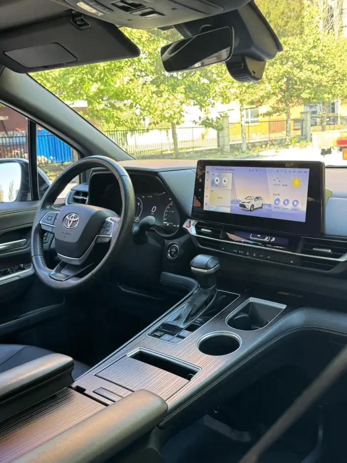 Granvia 2024 Model Intelligent Hybrid 2.5L 4WD Noble PLUS Edition – фото 8