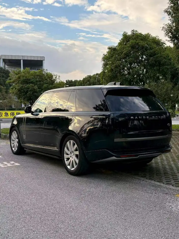 Range Rover 2023 Model 3.0 L6 400PS Shengshi VII seat Extended Edition