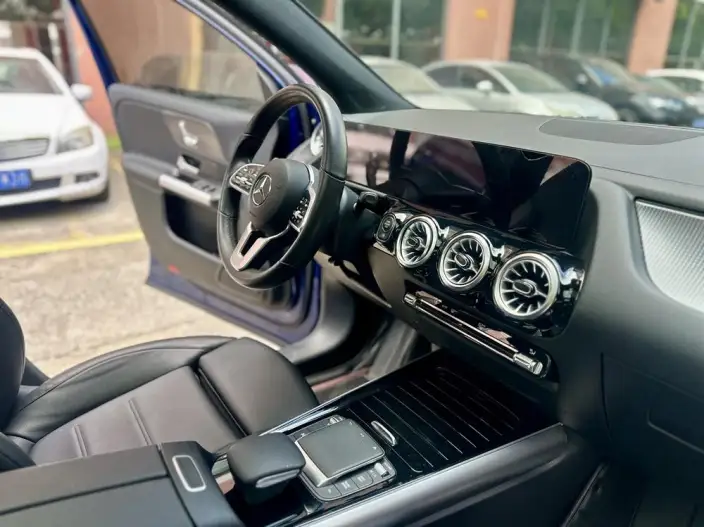 Mercedes-Benz GLA 2023 Model GLA 200 – фото 10