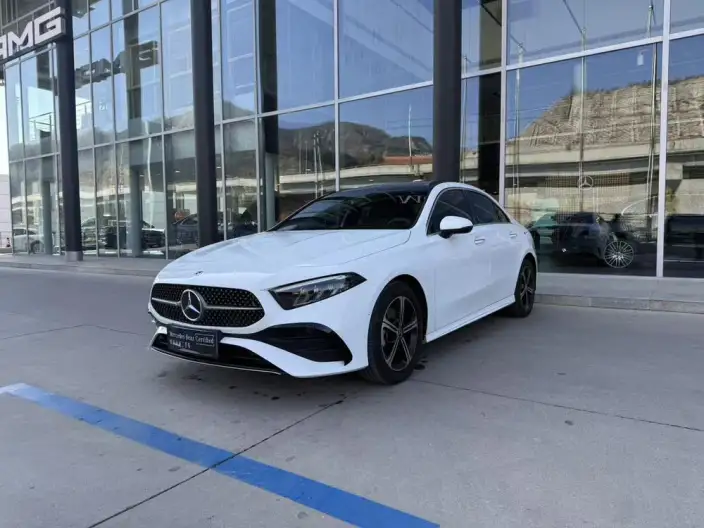 Mercedes-Benz A-class 2022 Model A 200 L Sports sedan Fashion Edition – фото 1