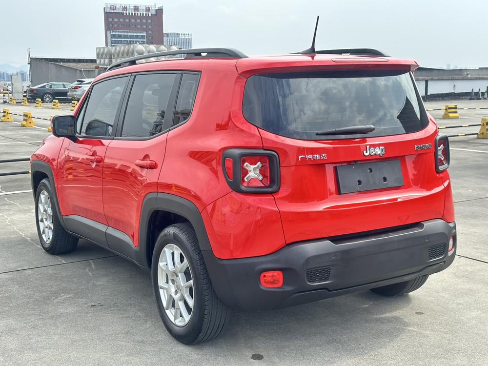 Jeep Renegade Модель 2019 года 220T автоматическое Leading version – фото 4