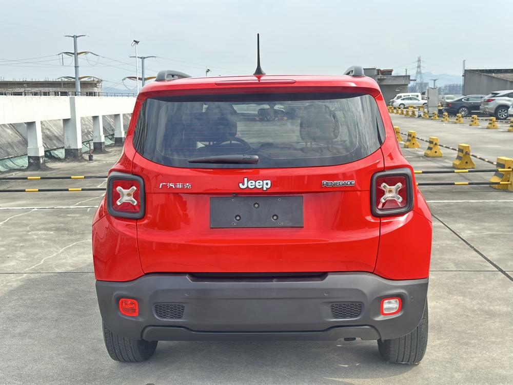 Jeep Renegade Модель 2019 года 220T автоматическое Leading version – фото 5