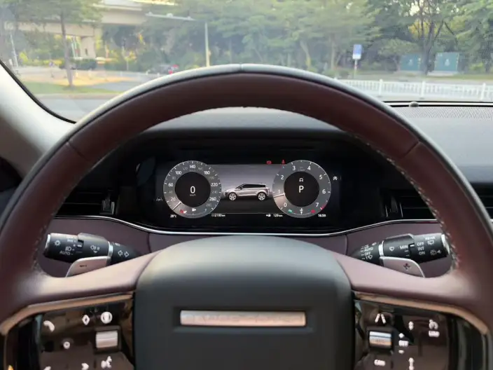 Range Rover Evoque 2026 Model Range Rover Evoque L 2.0T SE – фото 8