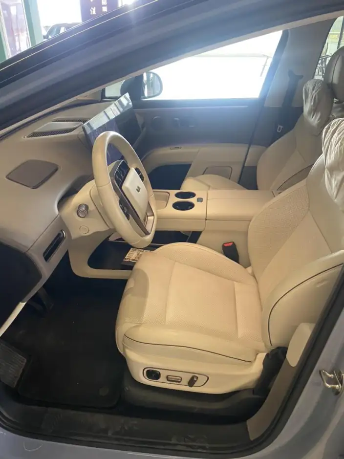 Li Auto i8 2025 Model Standard Edition – фото 7