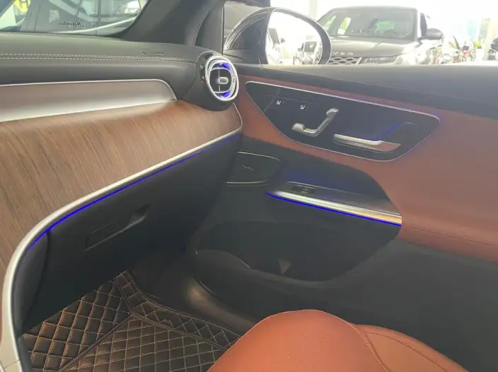 Mercedes-Benz GLC 2023 Model GLC 300 L 4MATIC Dynamic Model 5 seat – фото 8