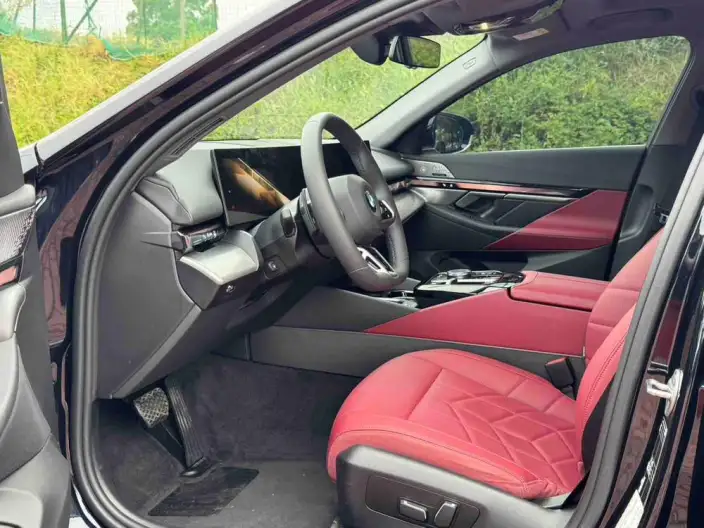BMW 5 Series 2025 Model 530Li Leading Model M Sports Set – фото 8