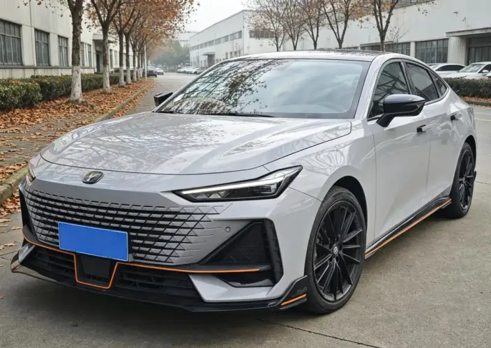 Changan UNI-V 2022 Model 1.5T Sports Edition – фото 1