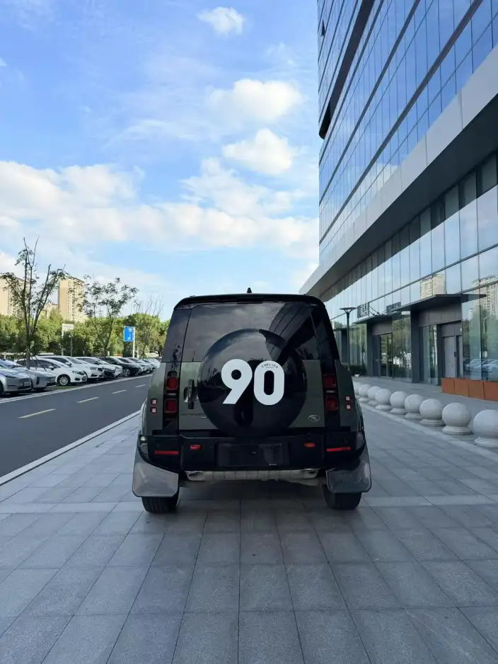 Land Rover Defender 2023 Model 90 3.0T P400 XS
