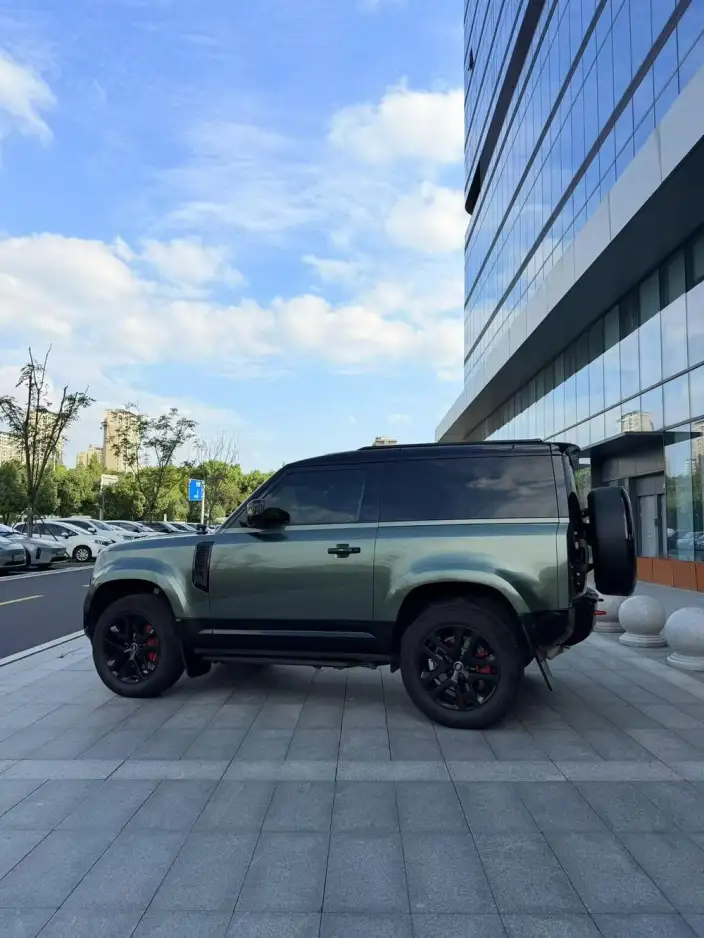 Land Rover Defender 2023 Model 90 3.0T P400 XS – фото 7
