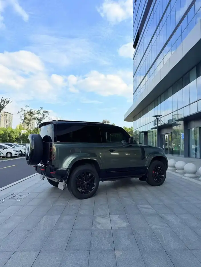 Land Rover Defender 2023 Model 90 3.0T P400 XS – фото 10